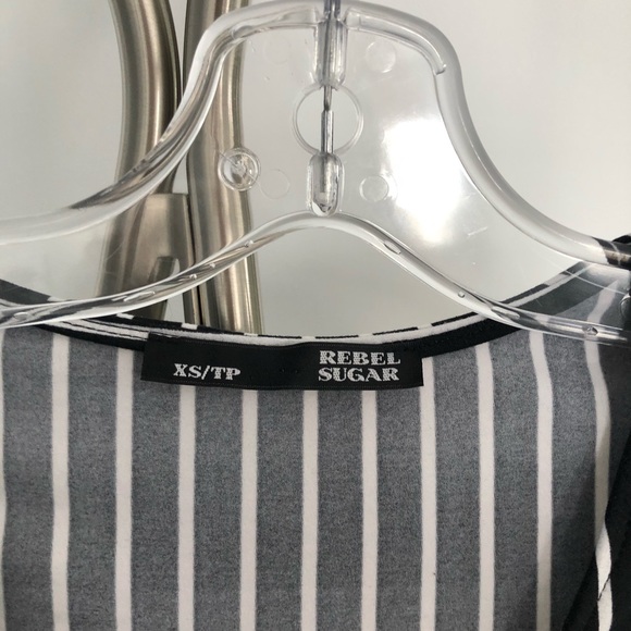 Wrap around style dress - Picture 2 of 4